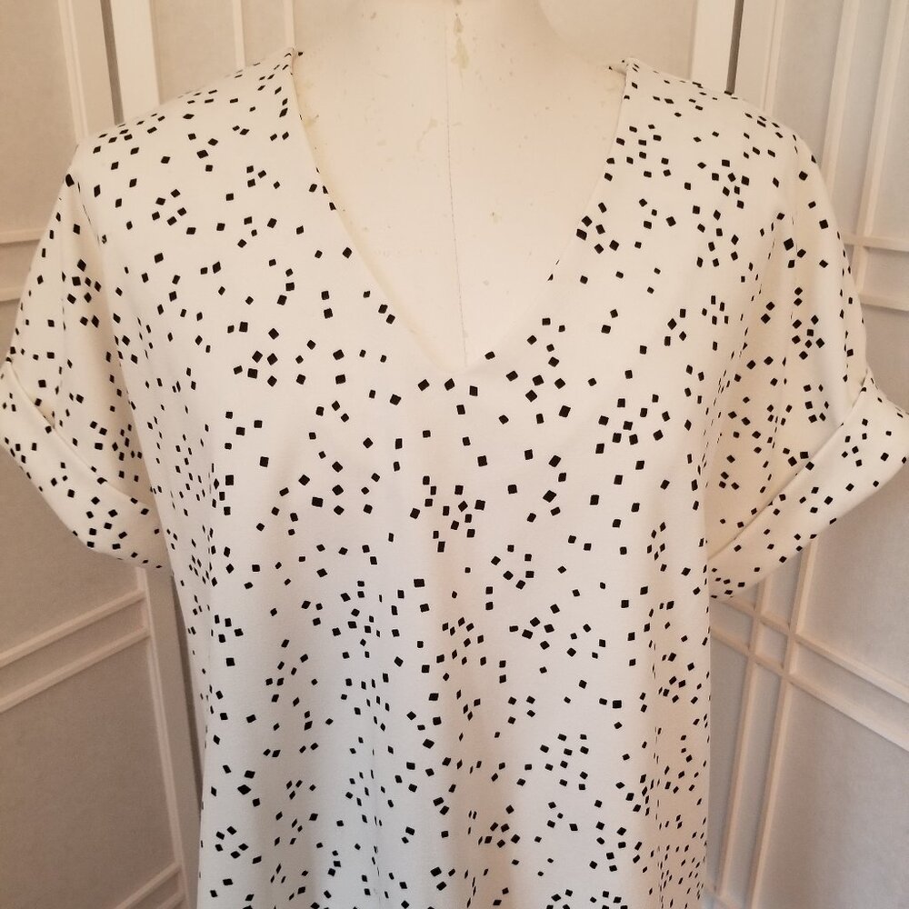 White With Geometric  Shapes Melloday Blouse